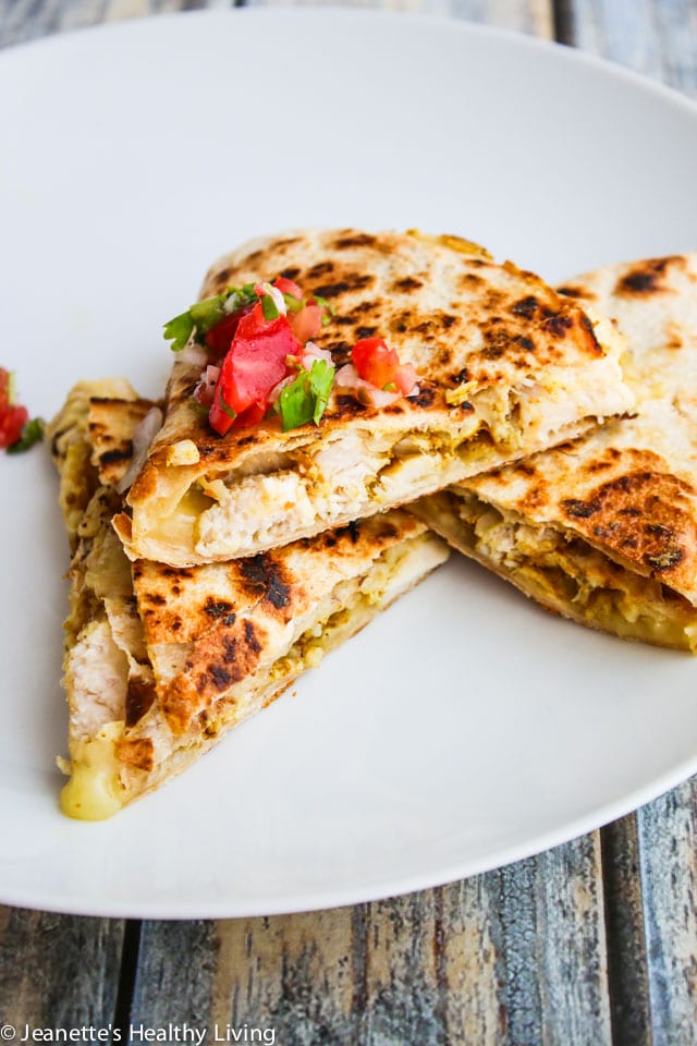 Cours accéléré de cuisine universitaire.  Apprenez à cuisiner sainement avec un petit budget, en préparant des huevos rancheros, des quesadillas et des bols à burrito en réutilisant les ingrédients.