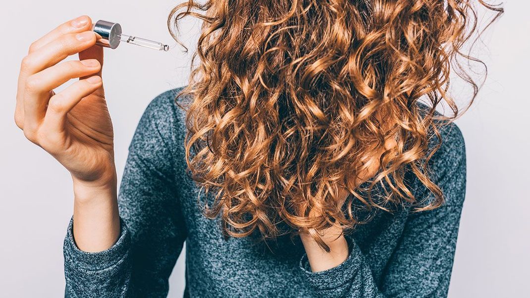 Haircare is the magic word! Check out our care and styling tips to prevent split ends in your hair.