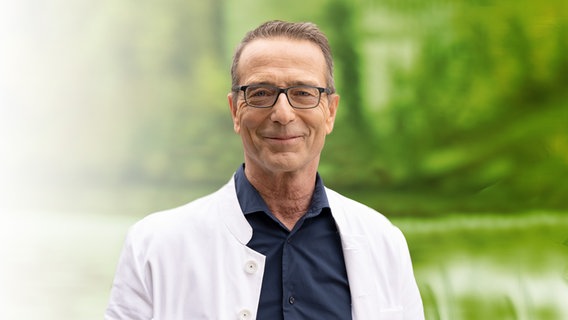 Nutrition doctor Dr. Matthias Riedl. © NDR Photo: Moritz Schwarz