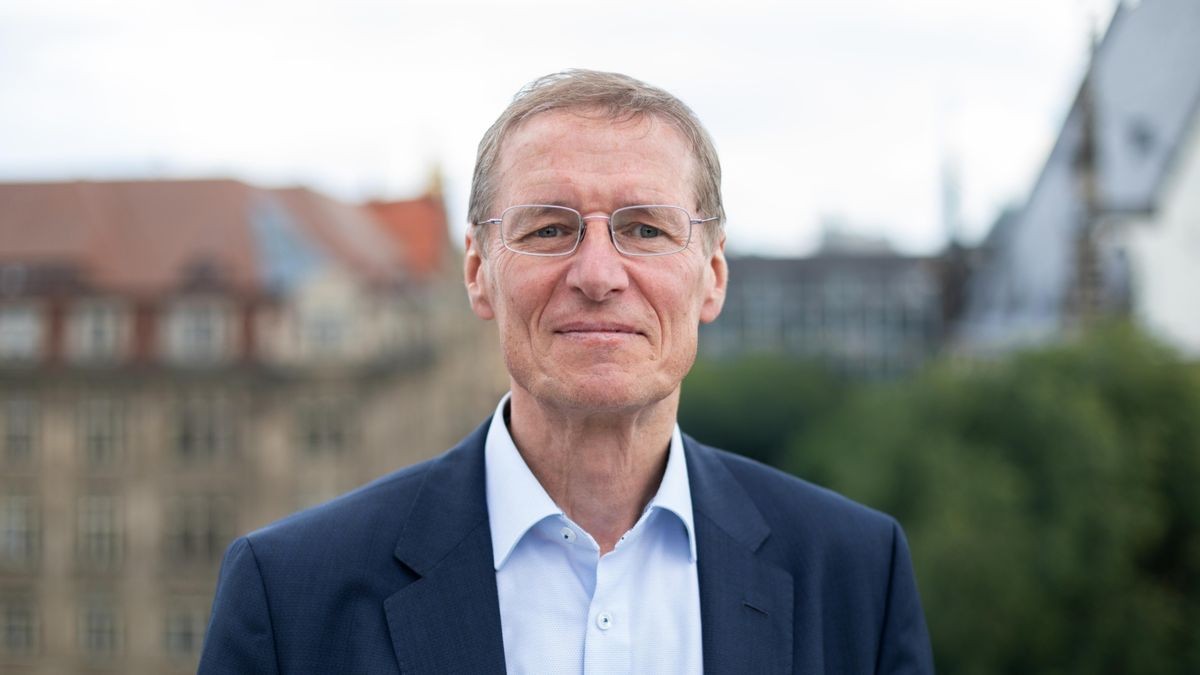 Ulrich Hegerl is a psychiatrist and chairman of the board of the German Depression Aid Foundation.  He also heads the German Alliance Against Depression and the European Alliance Against Depression. 