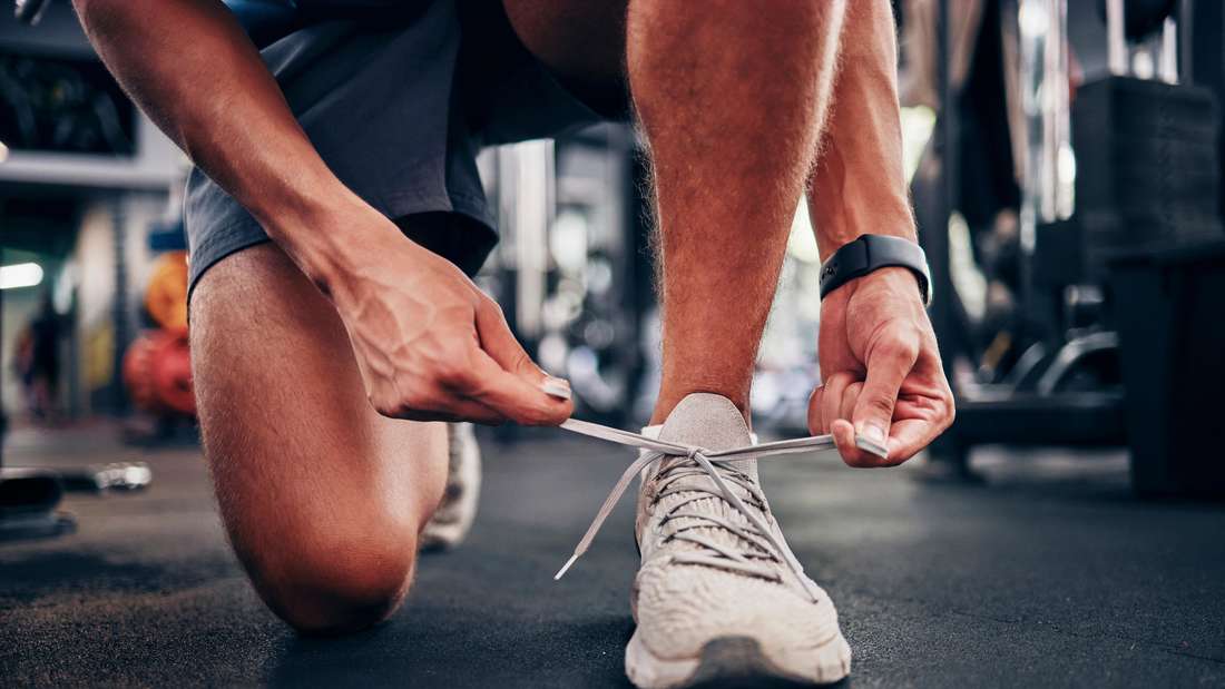 Which shoes are suitable for effective strength training?