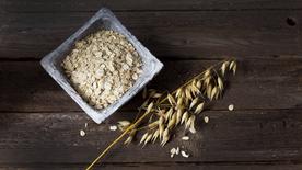 Oats and oat flakes