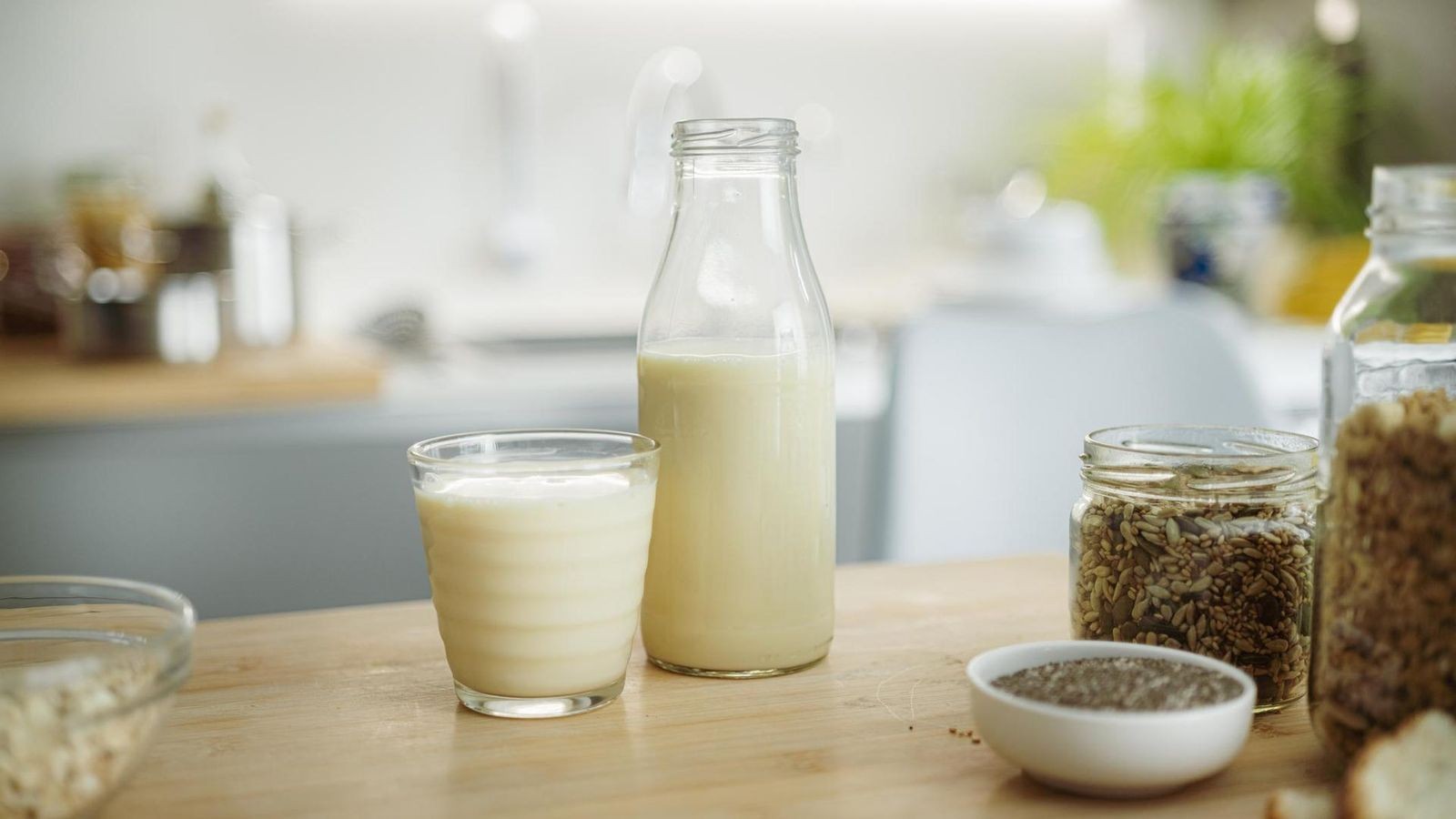 Is oat milk unhealthy? Nutritionist gives clear answer