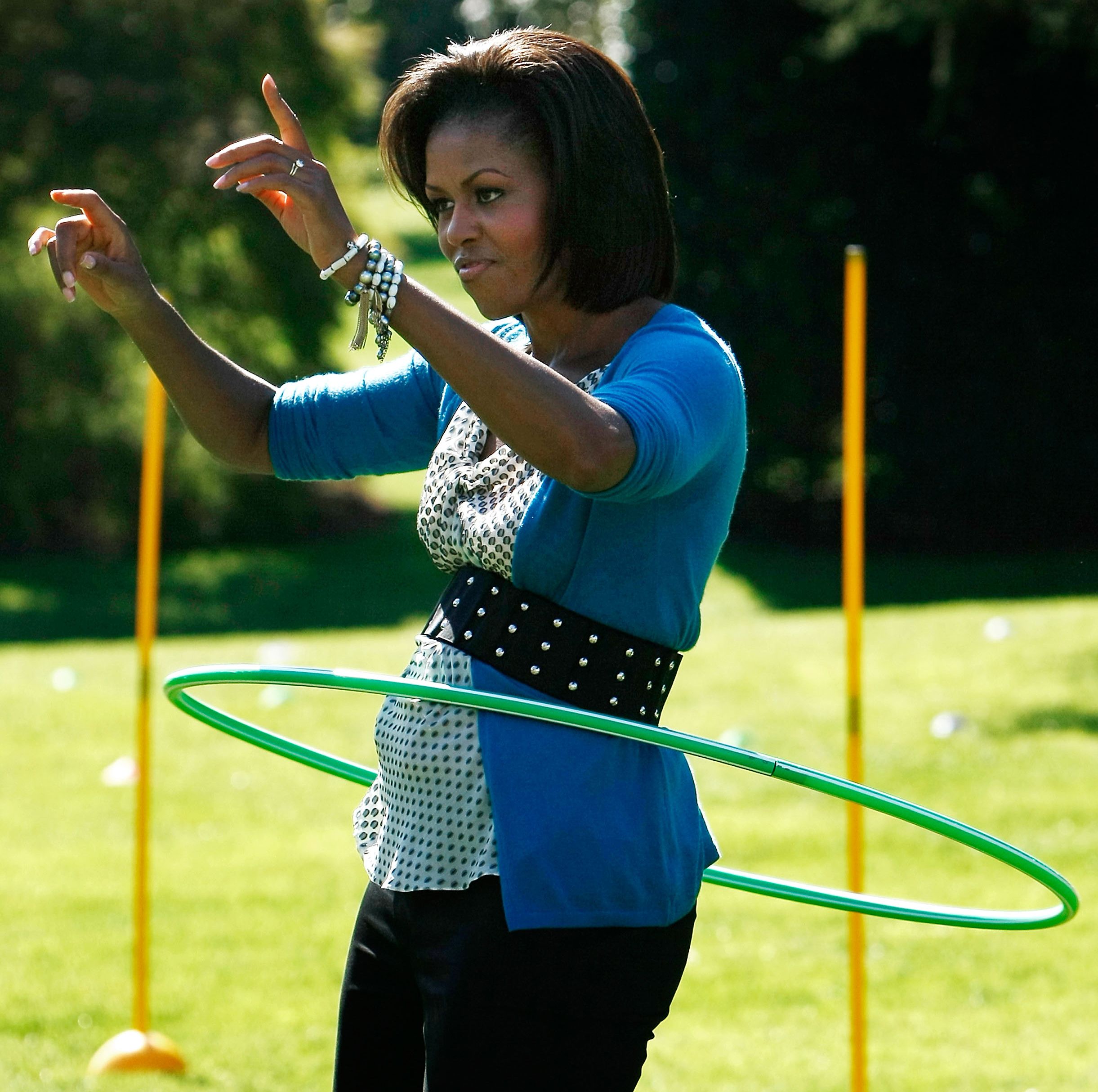 Hula Hoop Training: Former US First Lady Michelle Obama shows how it’s done.