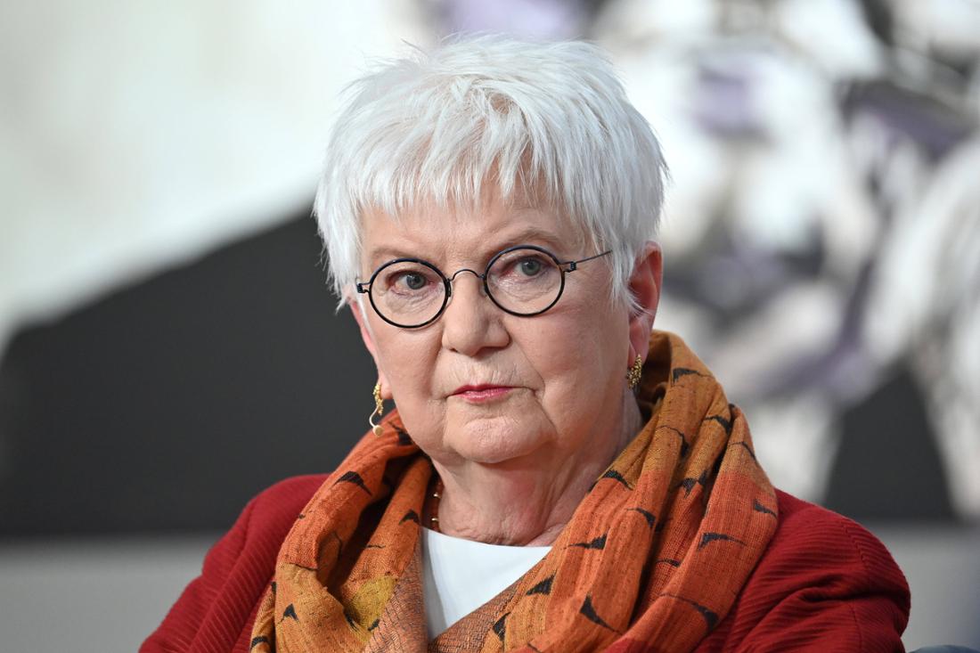 German Red Cross President Gerda Hasselfeldt calls for fundamental reforms in German care. The interview deals with rising care contributions, countries that deport people and the war in Gaza.